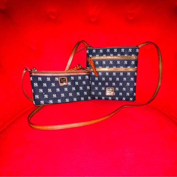 NWOTS*** NY YANKEES WRISTLET - Picture 3 of 4